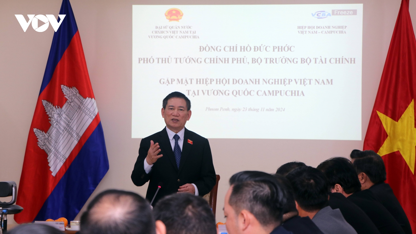 Phó Thủ tướng Hồ Đức Phớc gặp gỡ cộng đồng doanh nghiệp Việt Nam tại Campuchia