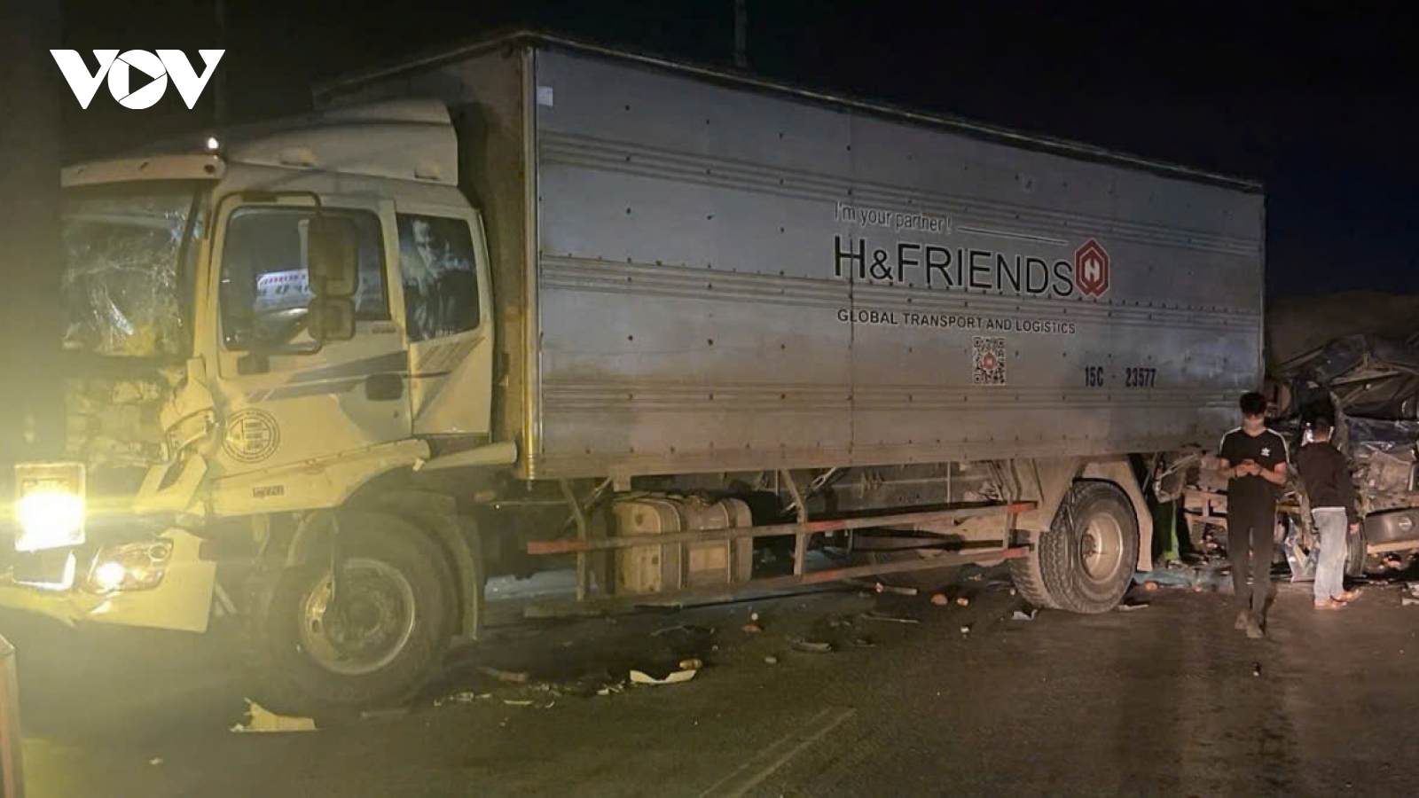 Vụ tai nạn liên hoàn trên Quốc lộ 5 tối 19/11: 2 người bị thương nặng