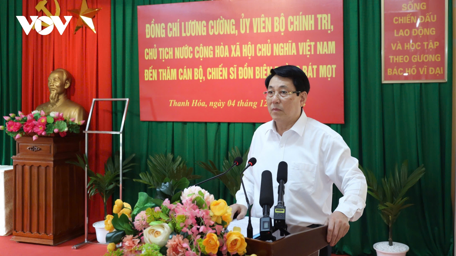 Chủ tịch nước Lương Cường thăm cán bộ, chiến sỹ đồn biên phòng Bát Mọt