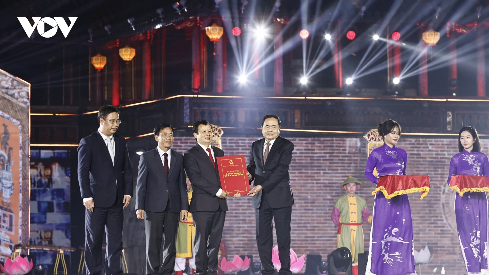 Chủ tịch Quốc hội dự Lễ công bố thành phố thứ 6 trực thuộc Trung ương