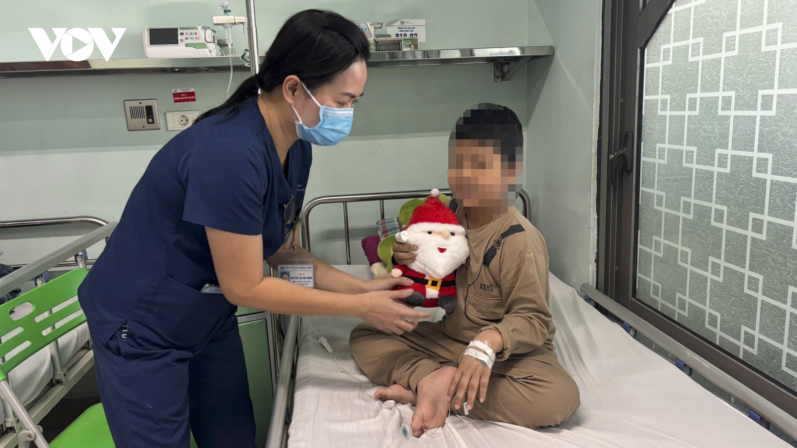 Nhói lòng mong ước của các bệnh nhi đón Giáng sinh trong viện