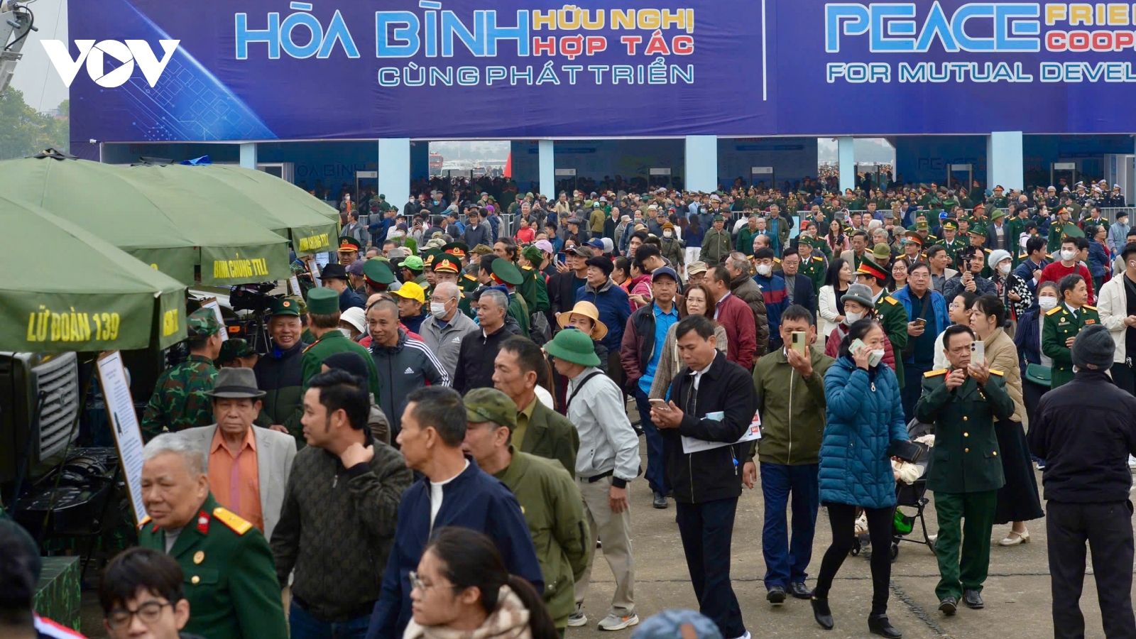 Triển lãm Quốc phòng kéo dài thêm 1 ngày