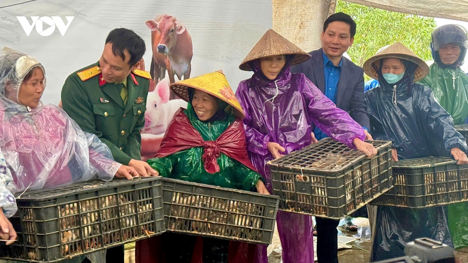 Giúp người dân vùng rốn lũ Quảng Bình tái thiết cuộc sống