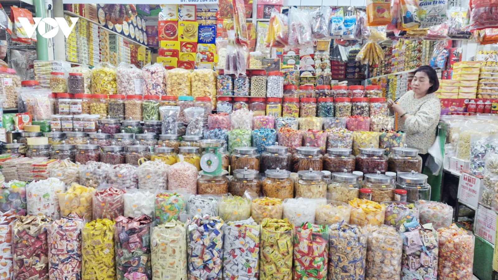 Giá thực phẩm ‘nhảy múa’, người tiêu dùng giật mình, tiểu thương lo lắng