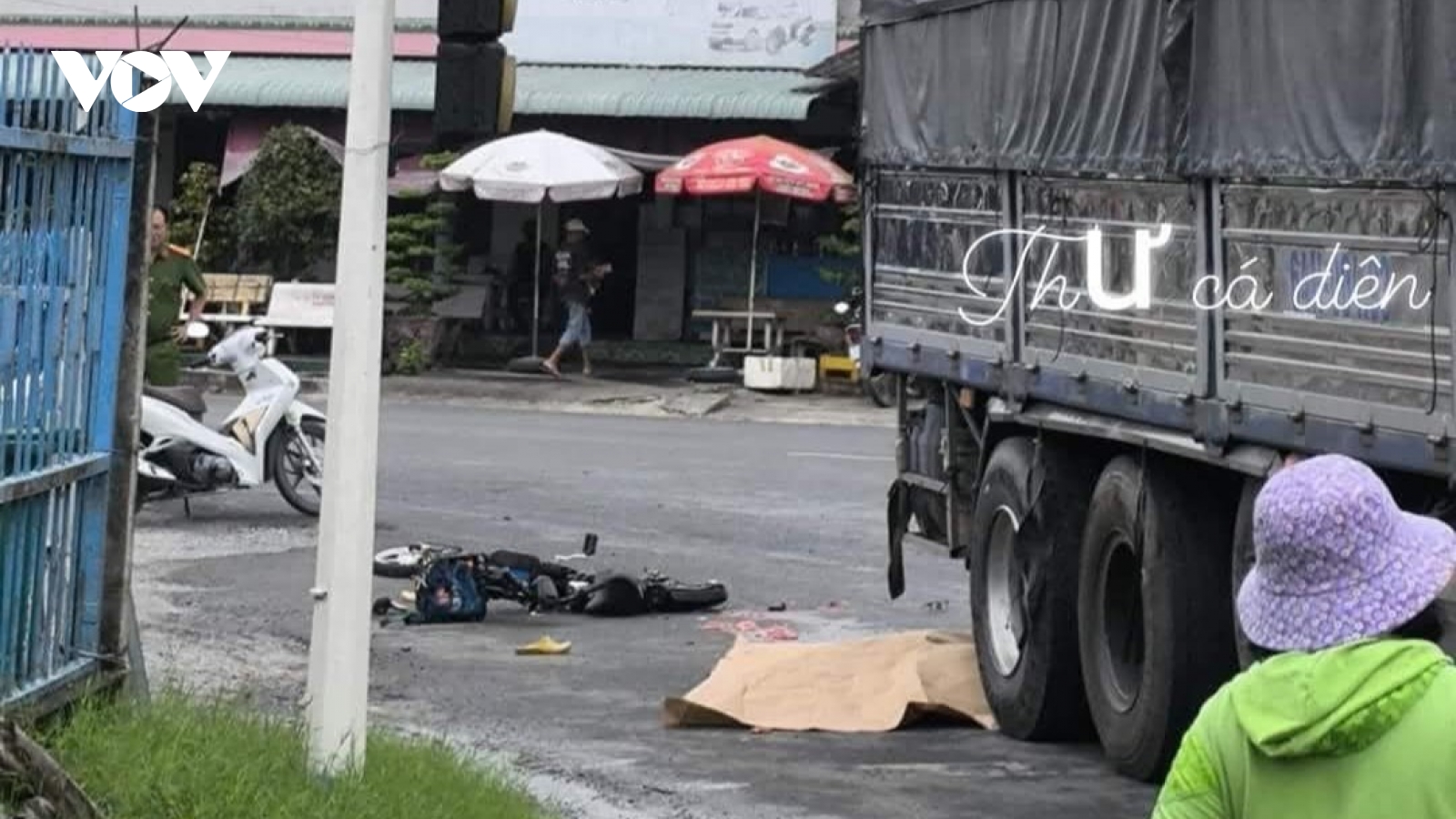 Ô tô tải và xe đạp điện va chạm nhau, một người tử vong ở Tiền Giang