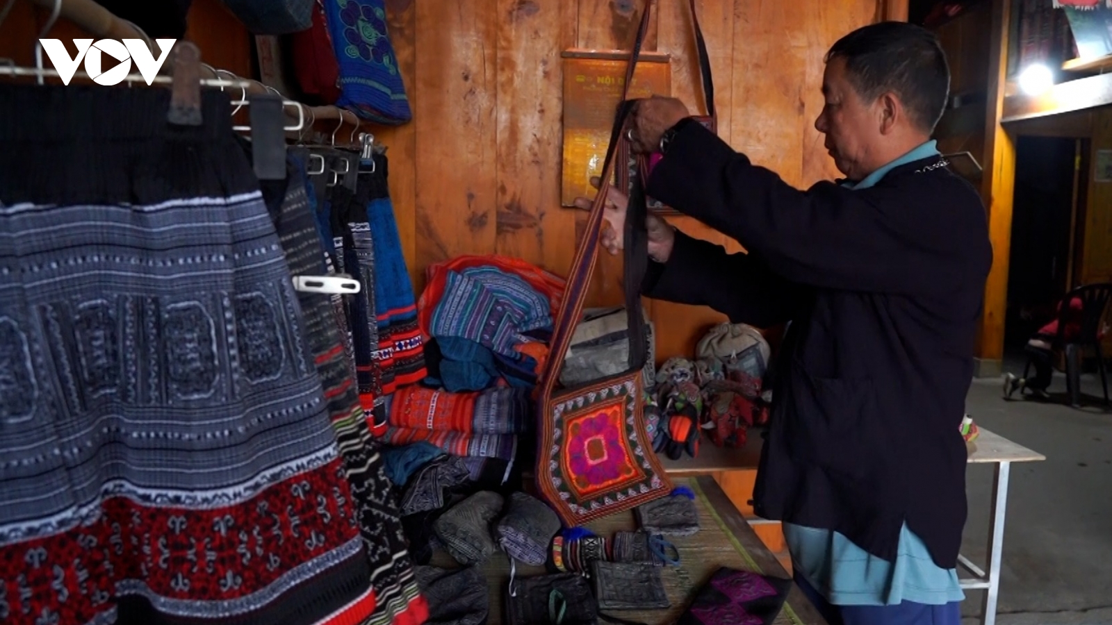 Sa Pa sáng tạo sản phẩm du lịch từ nghề thủ công truyền thống