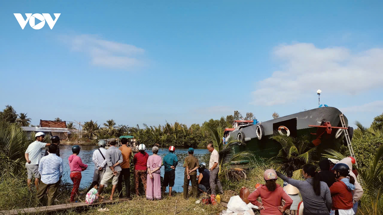 Cà Mau: Sà lan va chạm ghe chở vật liệu xây dựng, 1 người tử vong