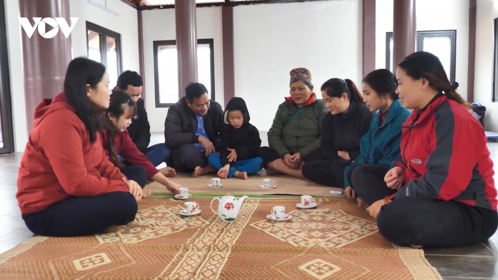 Người dân tái định cư Làng Nủ bắt đầu dọn về nhà mới