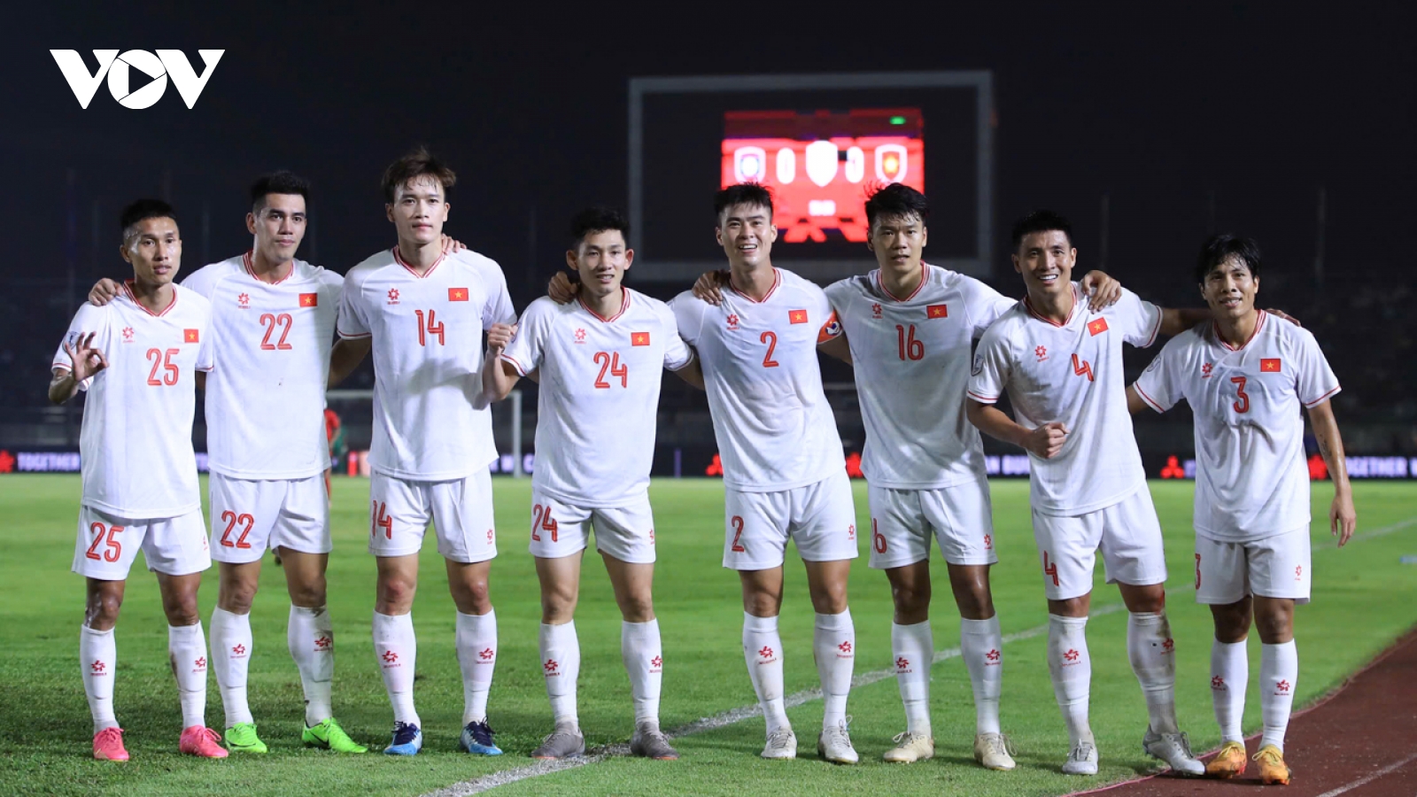 Dư âm ĐT Lào 1-4 ĐT Việt Nam : HLV Kim Sang Sik thắng trong lo âu