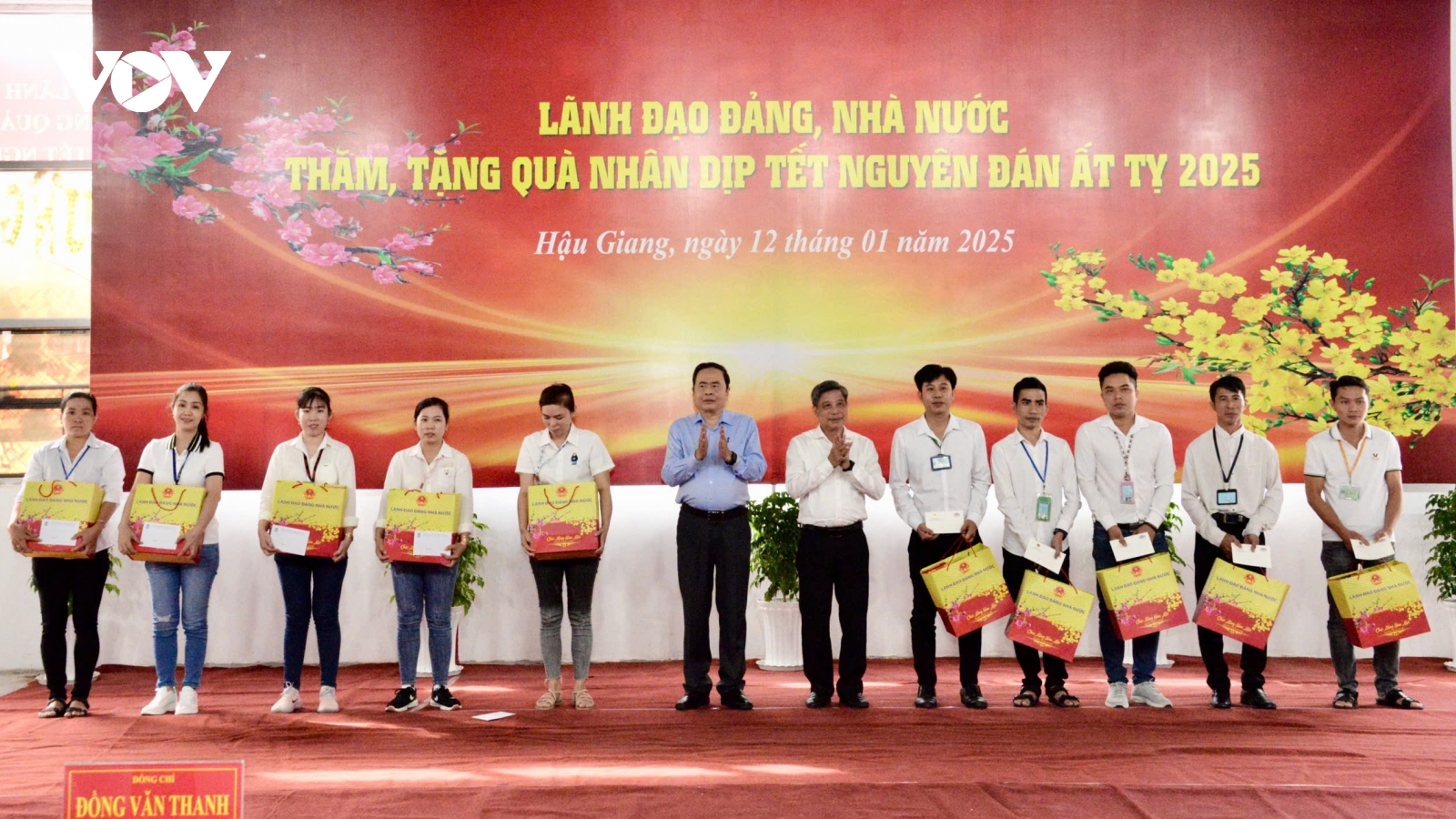 Chủ tịch Quốc hội: Cần quan tâm nhà ở xã hội, nhà ở cho công nhân