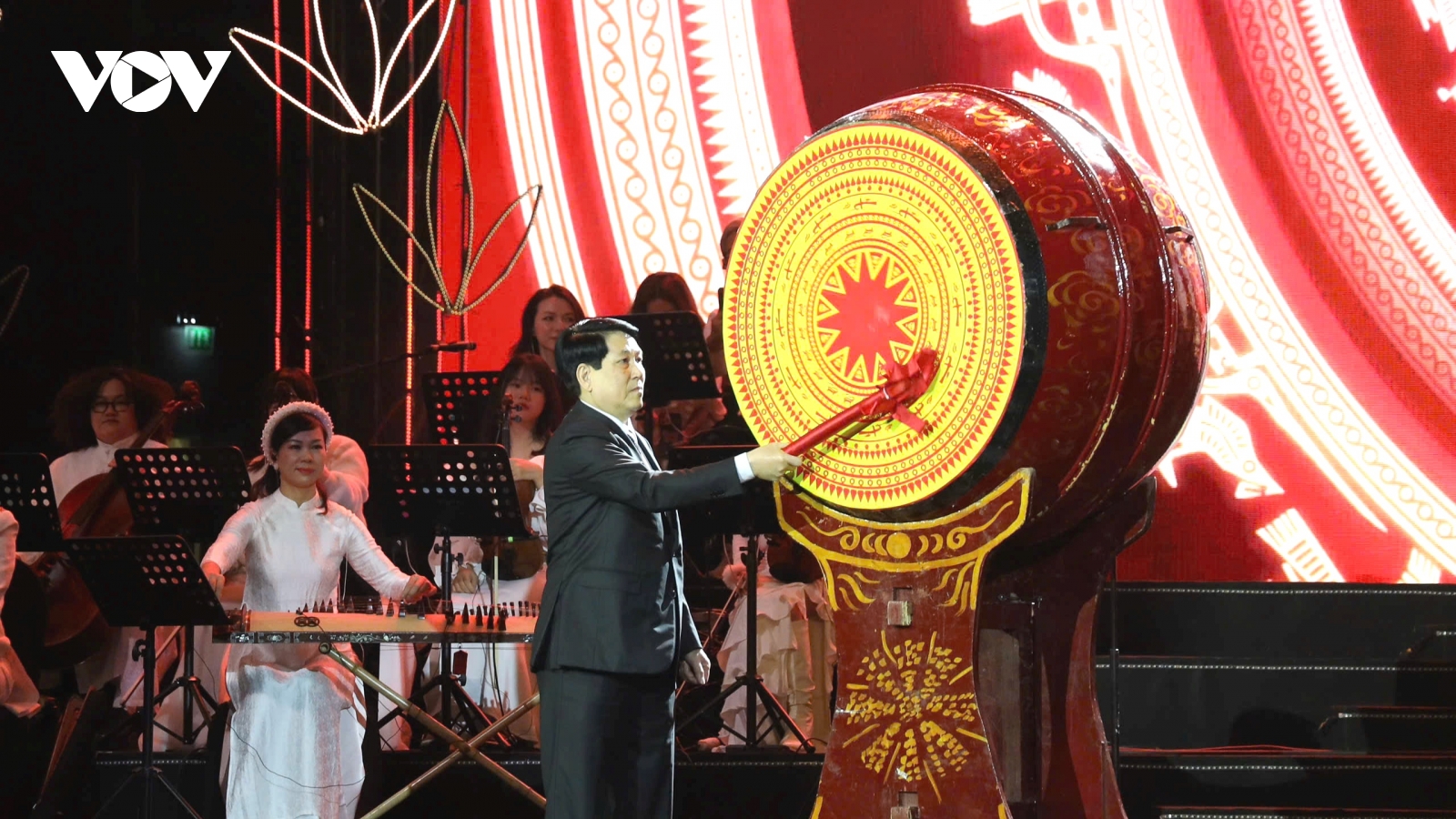 Chủ tịch nước Lương Cường dự chương trình nghệ thuật Xuân Quê hương 2025