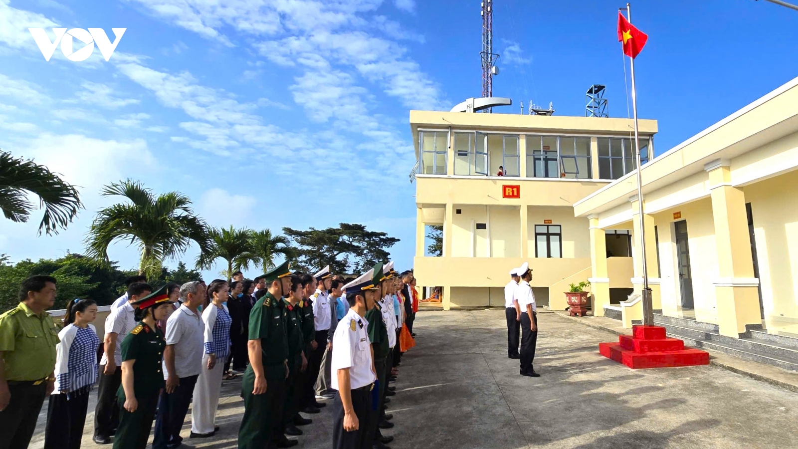 Mang Xuân đến đảo Hòn Chuối, Hòn Khoai
