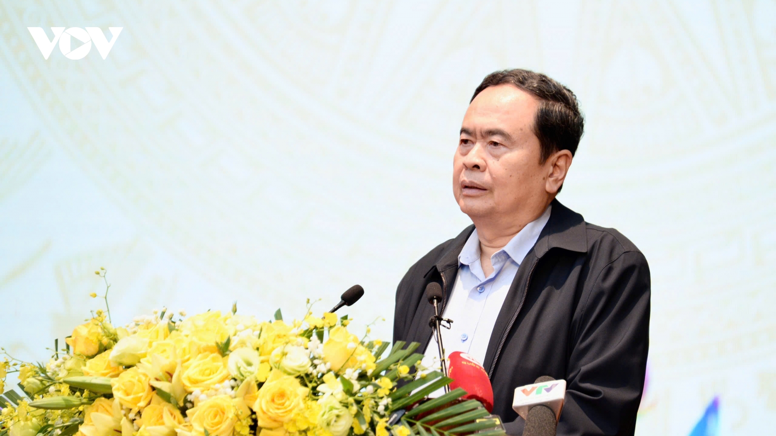 Chủ tịch Quốc hội thăm, tặng quà gia đình chính sách, người nghèo tại Yên Bái