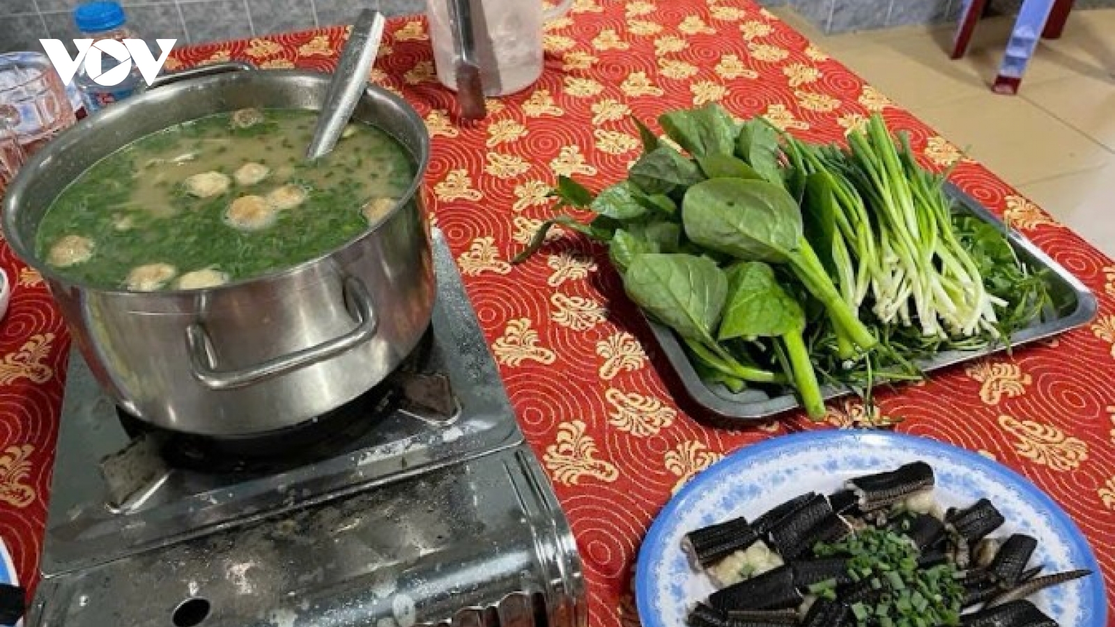 Flavorful My Tho snake porridge: a must-try in the Year of the Snake