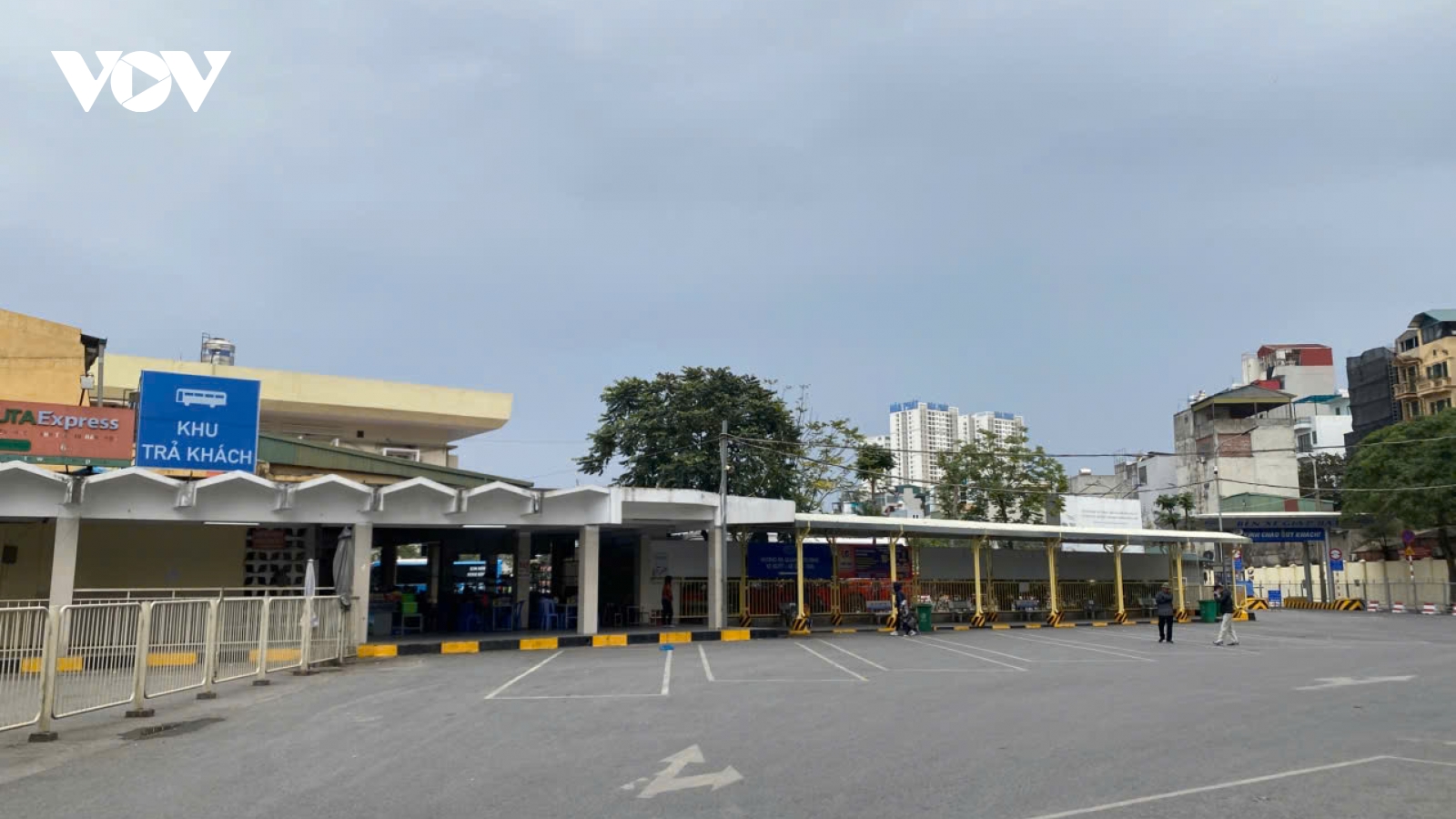 Bến xe Hà Nội vắng vẻ lạ thường ngày cuối cùng năm Giáp Thìn