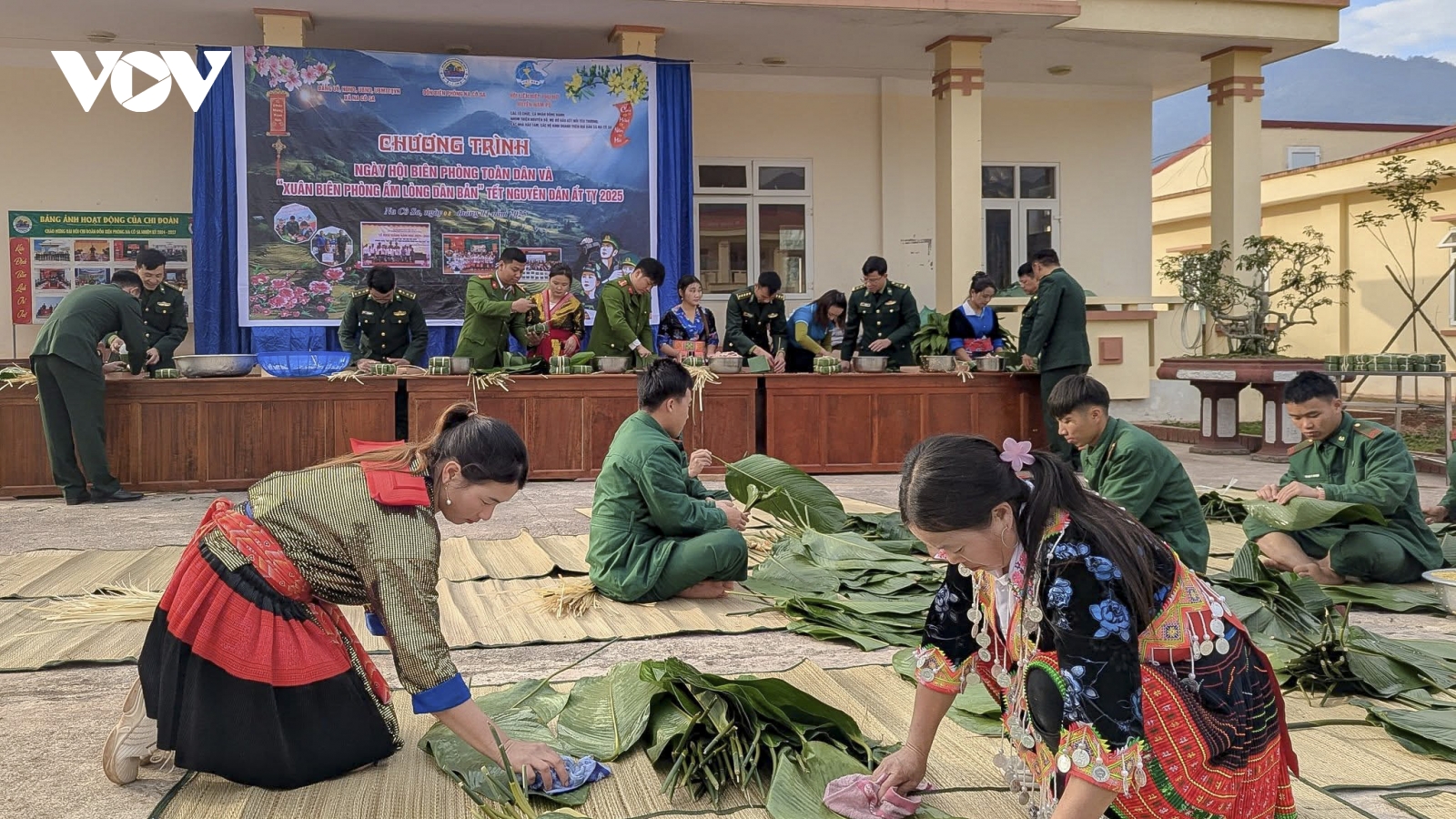 Mang tết đủ đầy đến các bản làng vùng biên