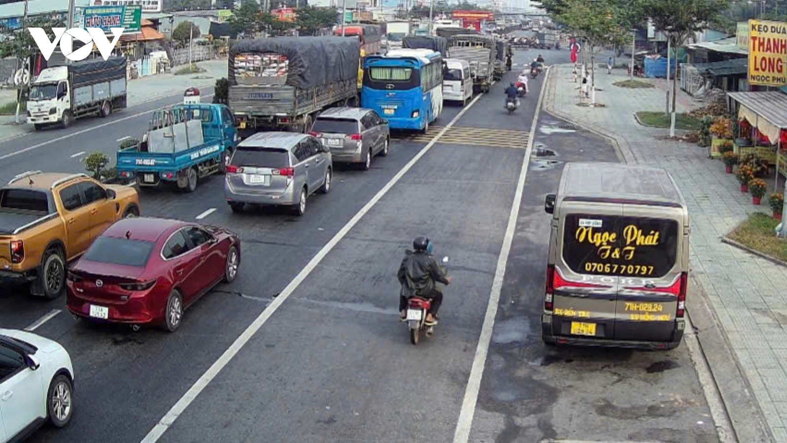 Tiền Giang, Bến Tre: Từ sáng sớm đã ùn ứ giao thông khu vực cầu Rạch Miễu