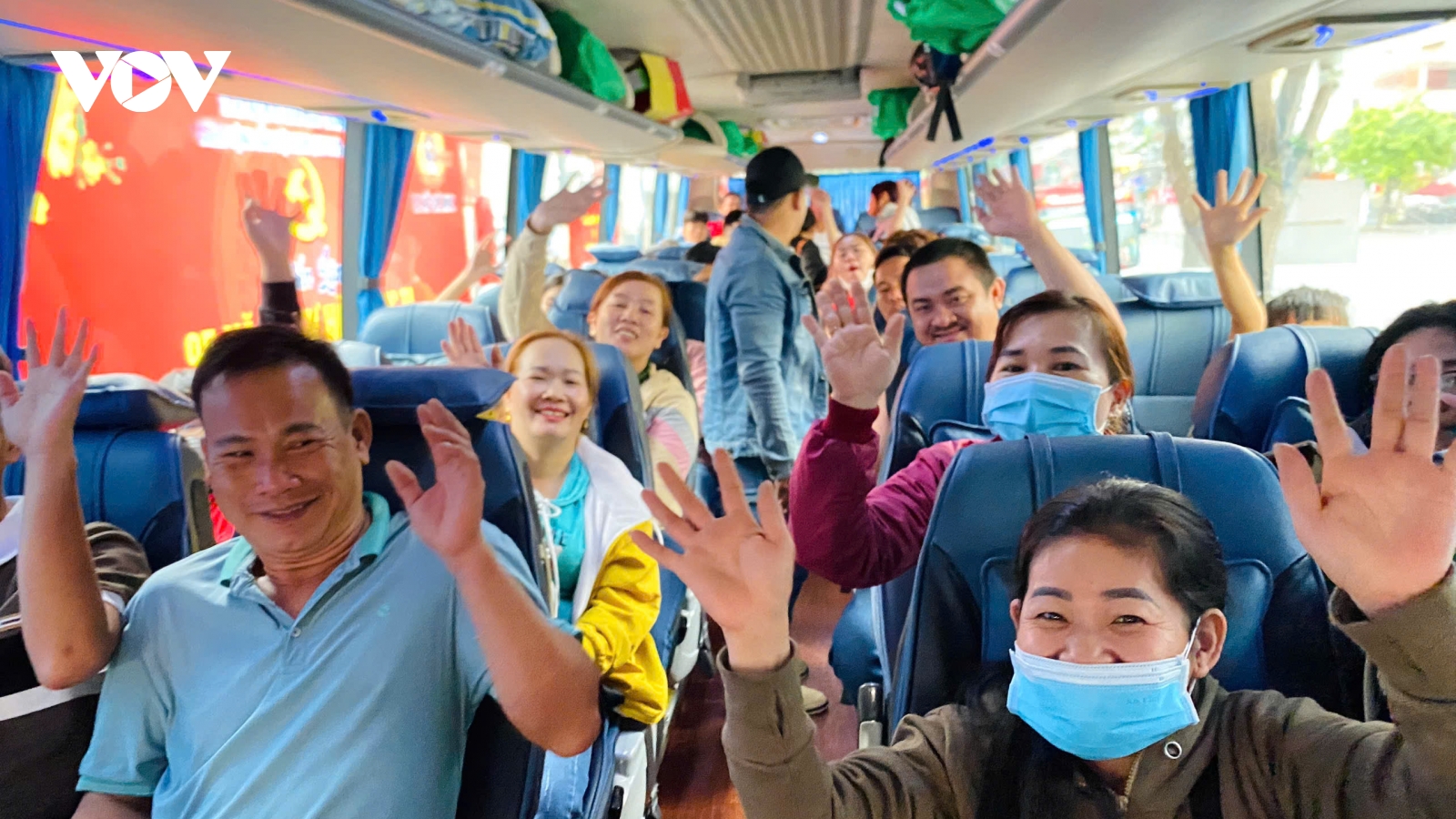 Bí thư Thành ủy TP.HCM tặng quà Tết cho công nhân, người lao động