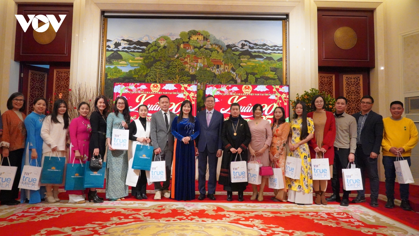 Đầm ấm gặp mặt Xuân Quê hương 2025 tại Trung Quốc