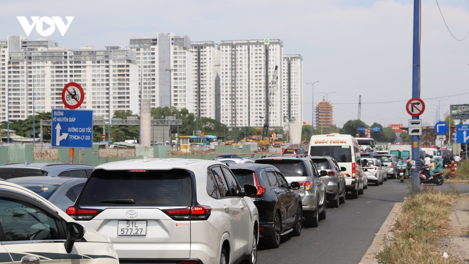 Cửa ngõ phía đông TP.HCM kẹt cứng trong ngày mùng 2 Tết