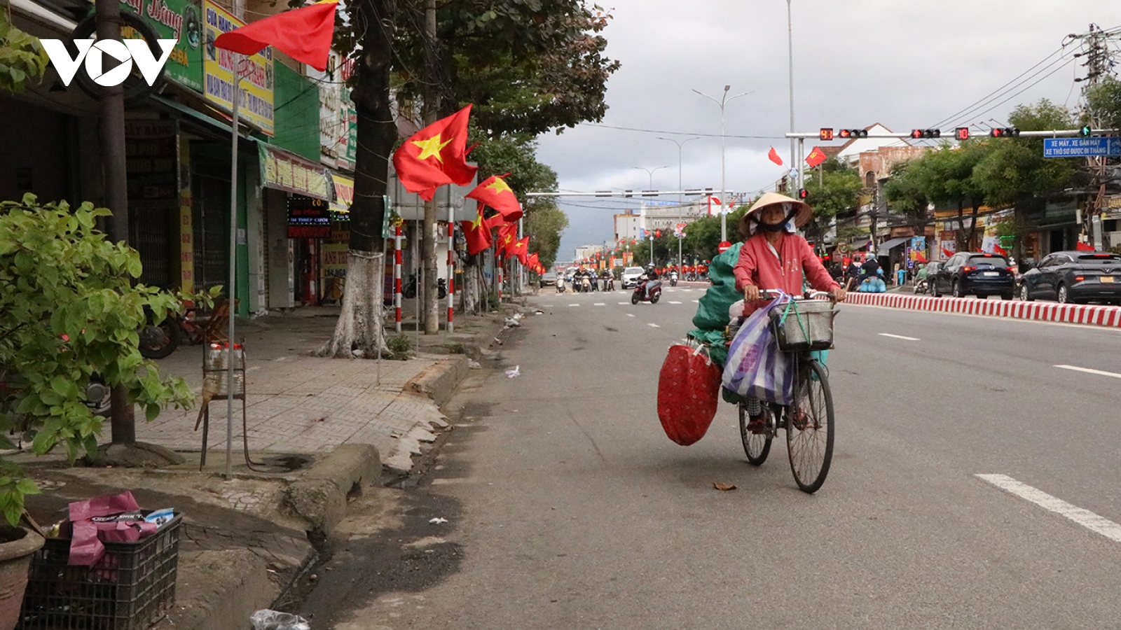 Tất bật mưu sinh kiếm Tết
