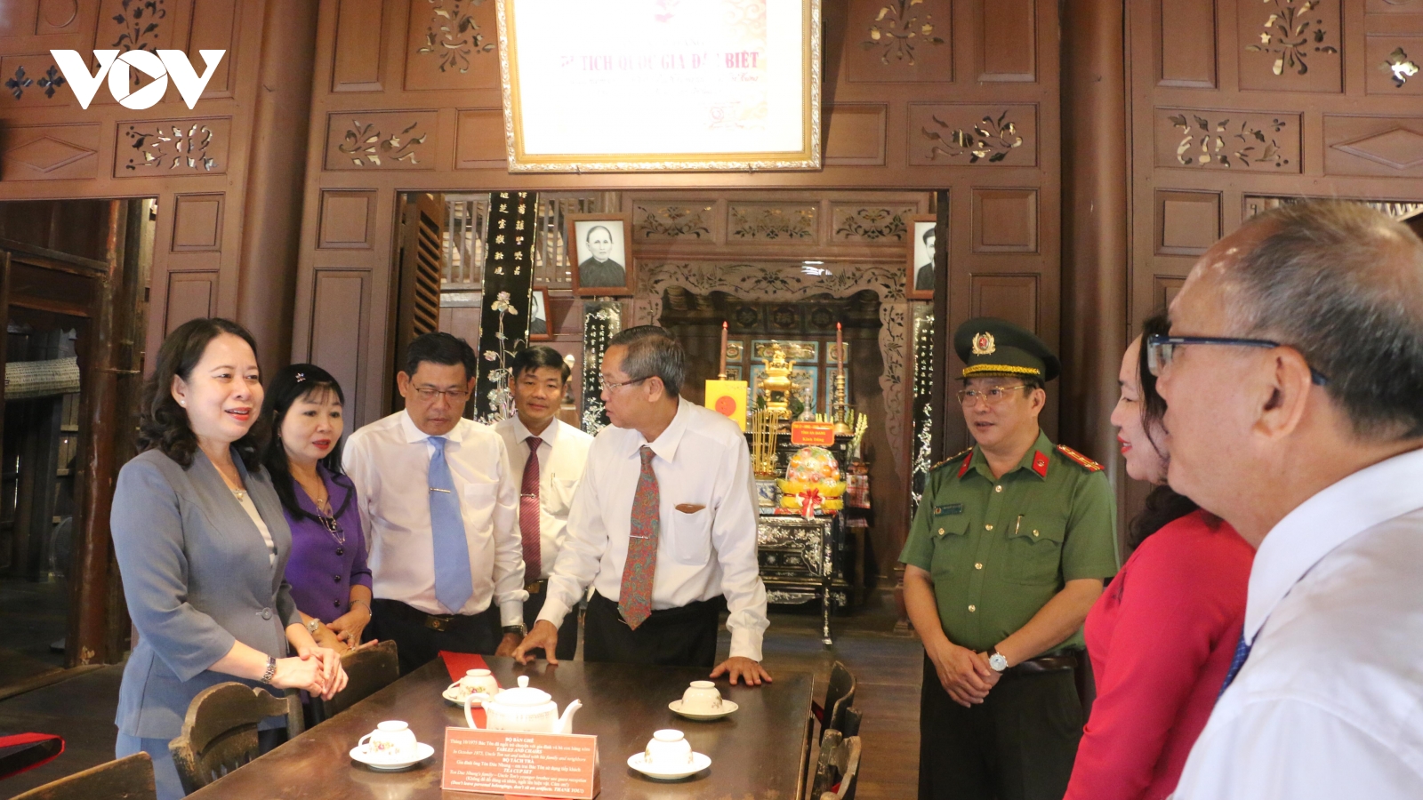 Phó Chủ tịch nước Võ Thị Ánh Xuân dâng hương tưởng nhớ Chủ tịch Tôn Đức Thắng