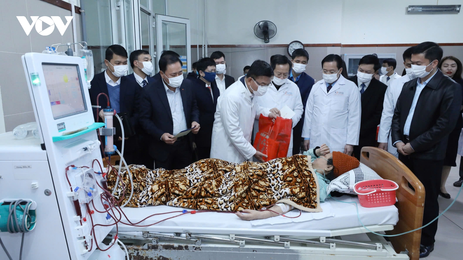 Phó Thủ tướng Lê Thành Long tặng quà Tết tại Lạng Sơn