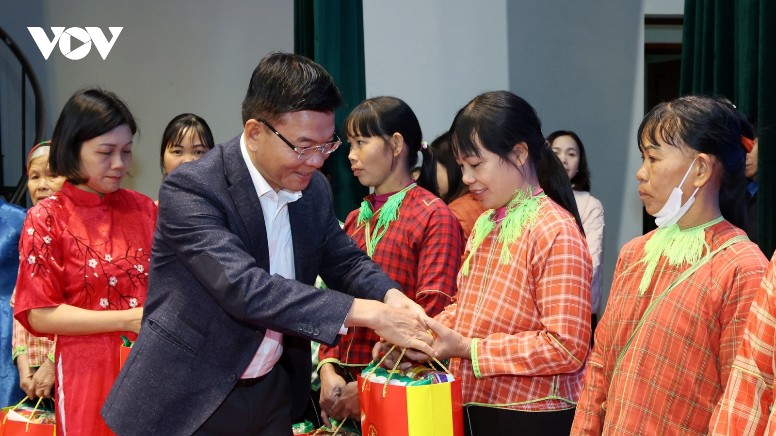 Phó Thủ tướng Lê Thành Long thăm, tặng quà Tết tại tỉnh Bắc Ninh, Lạng Sơn