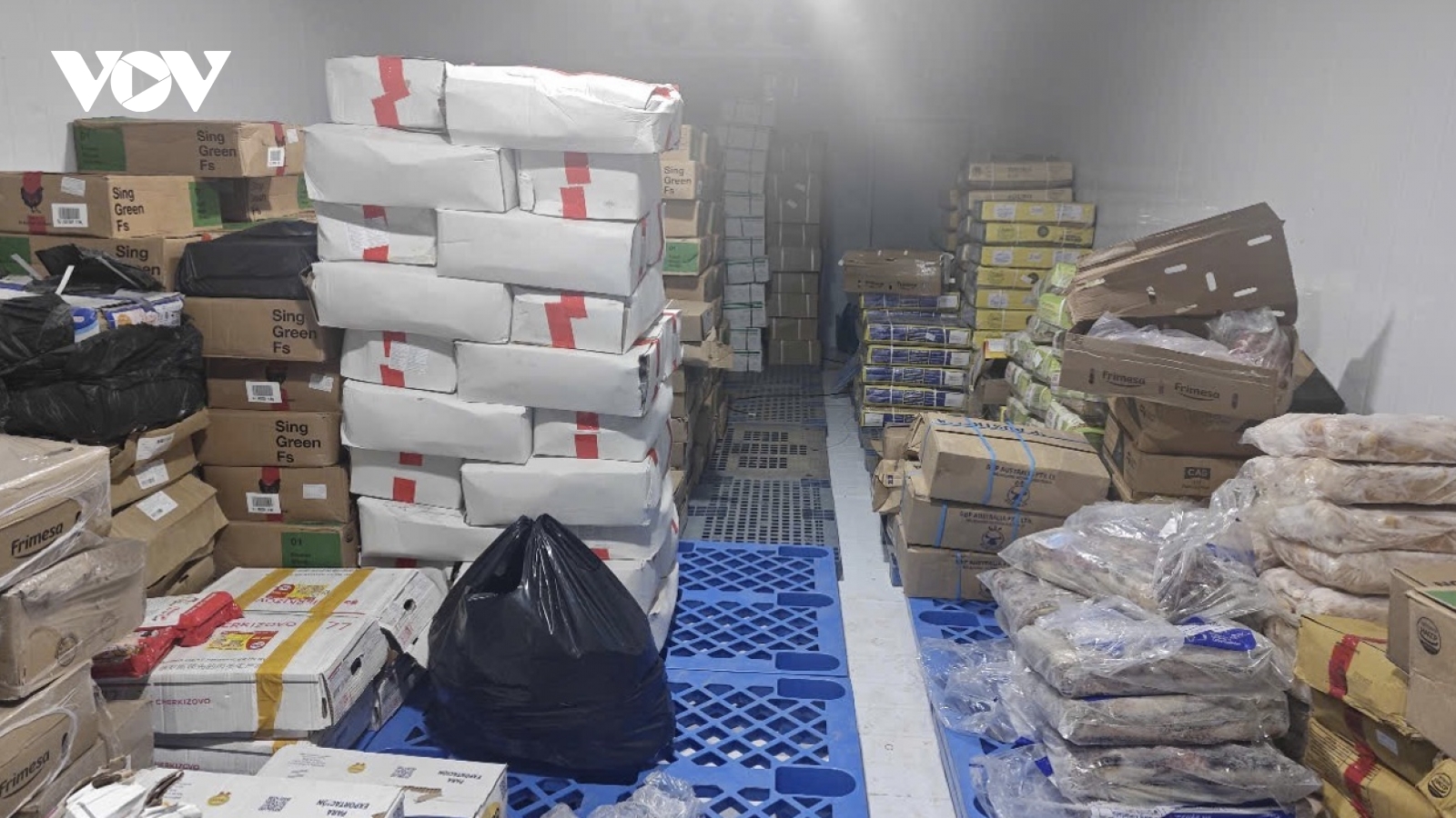 Tiêu hủy hơn 1 tấn ức lợn, bẹ sữa, trứng gà non bốc mùi sắp tuồn ra thị trường