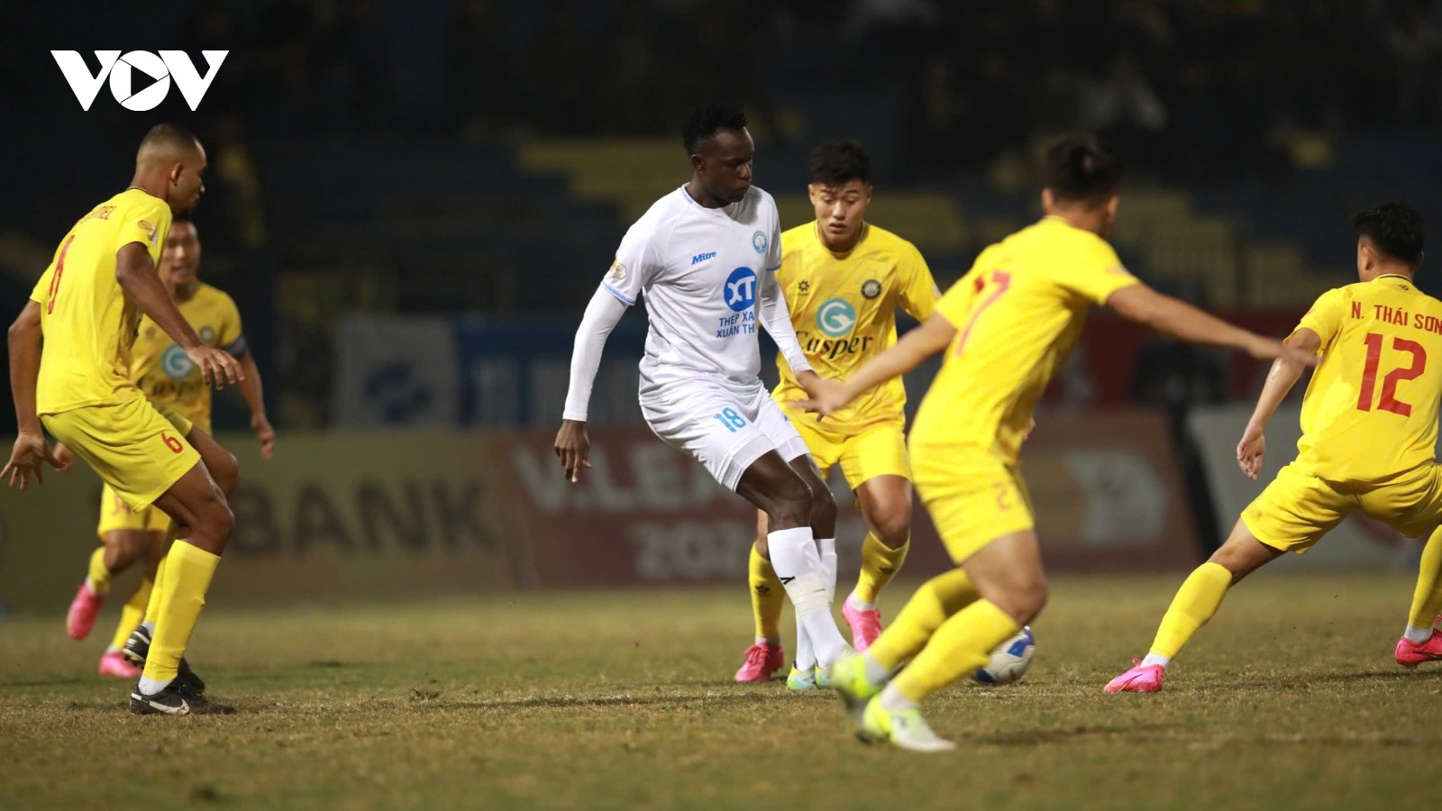 Kết quả V-League 2024/2025 hôm nay 14/1: Thanh Hóa chia điểm với Nam Định