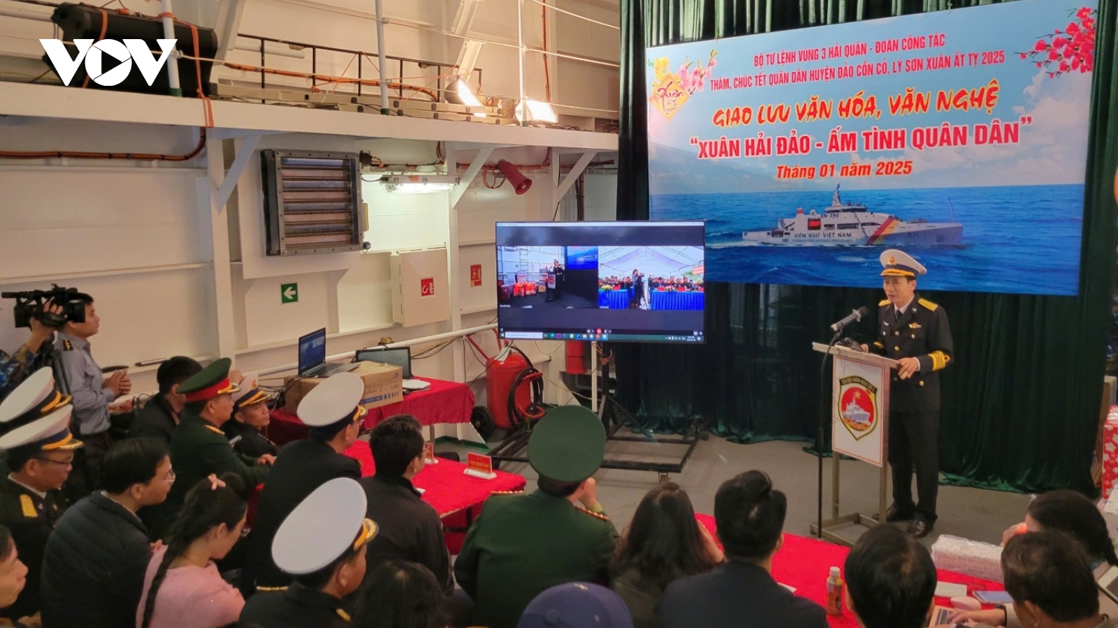 Thời tiết xấu, Đoàn thăm chúc Tết của Vùng 3 Hải quân không thể vào đảo Cồn Cỏ