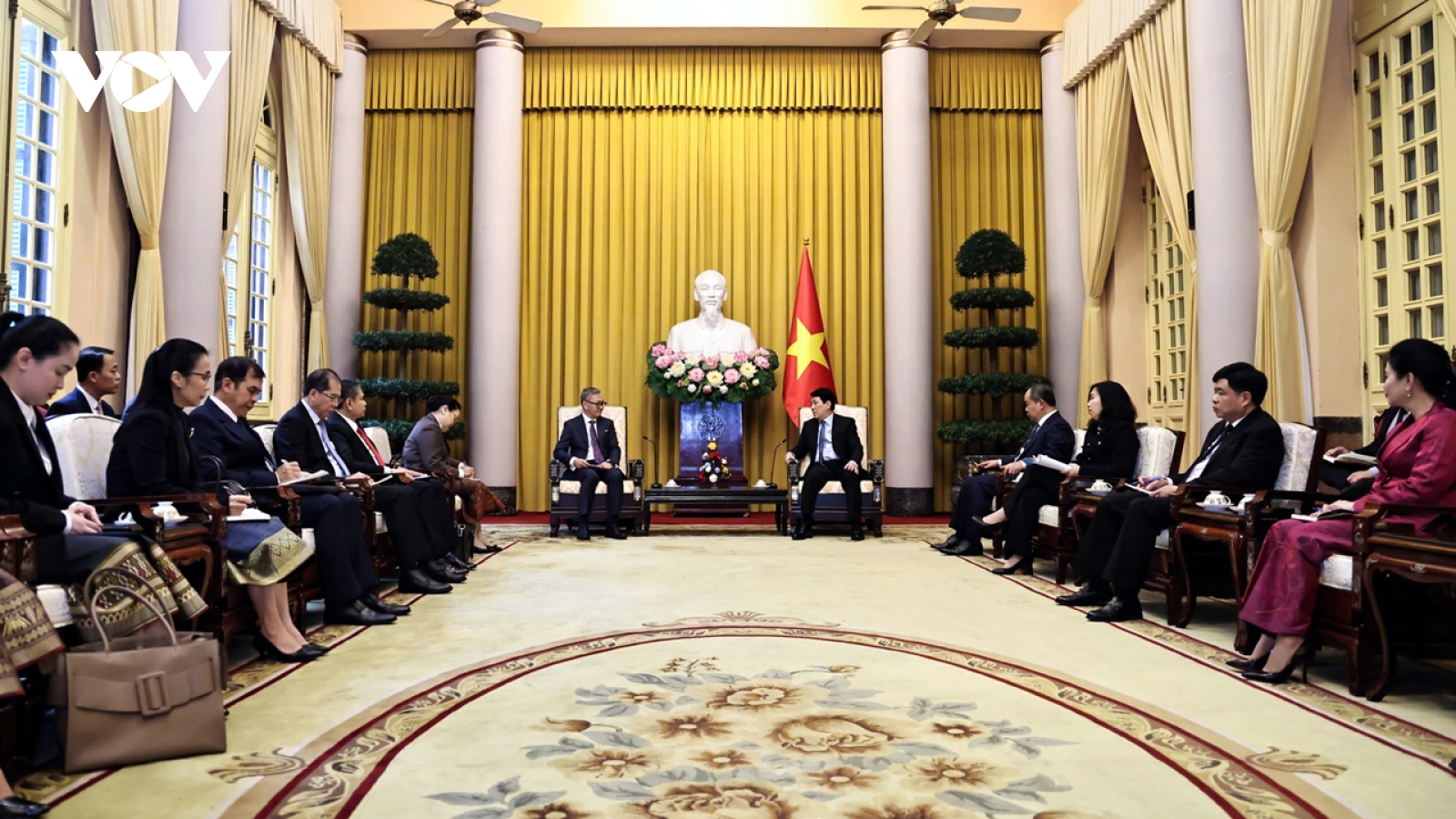 Chủ tịch nước tiếp Bộ trưởng Ngoại giao Lào Thongsavanh Phomvihane