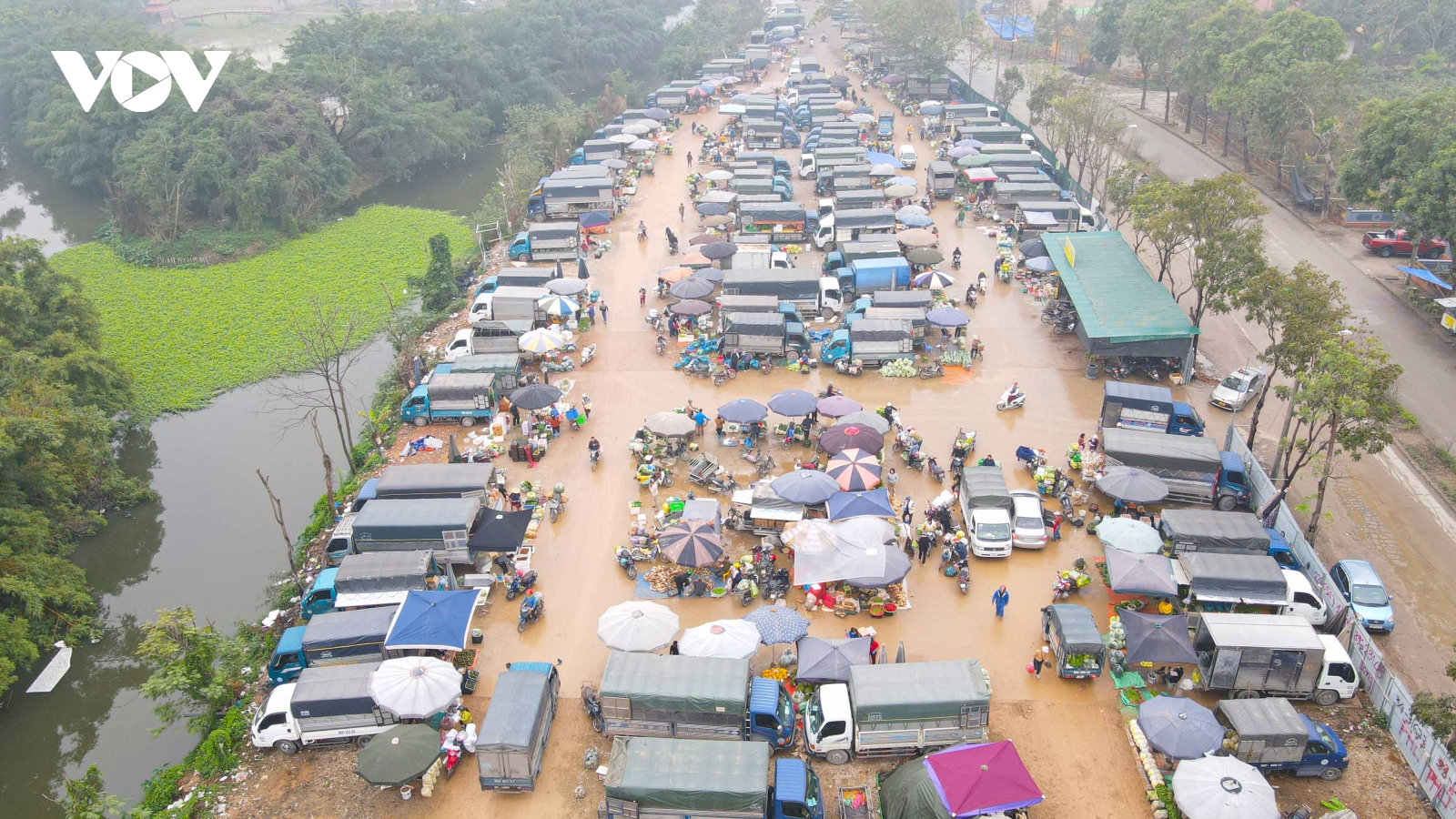 Chuyện lạ ở Bắc Ninh: Ngang nhiên lập chợ tạm để thu tiền