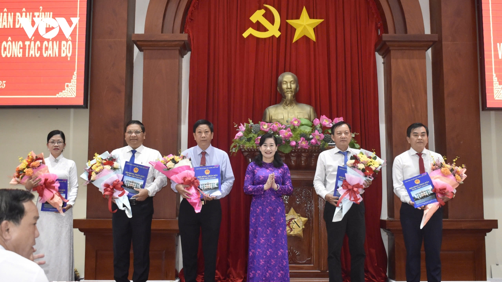 Tiền Giang bổ nhiệm 5 giám đốc, 27 phó giám đốc các sở sau sắp xếp