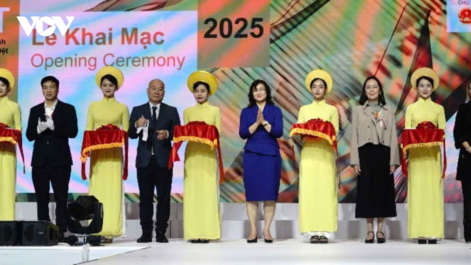 Dệt may Việt Nam hướng tới phát triển bền vững và công nghệ cao