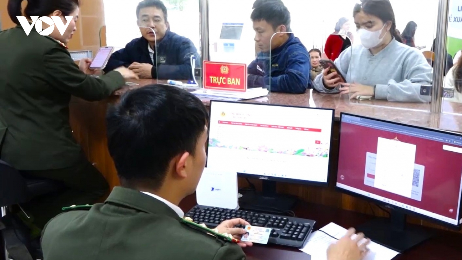 Quảng Bình: Đầu năm, hồ sơ xuất nhập cảnh tăng đột biến