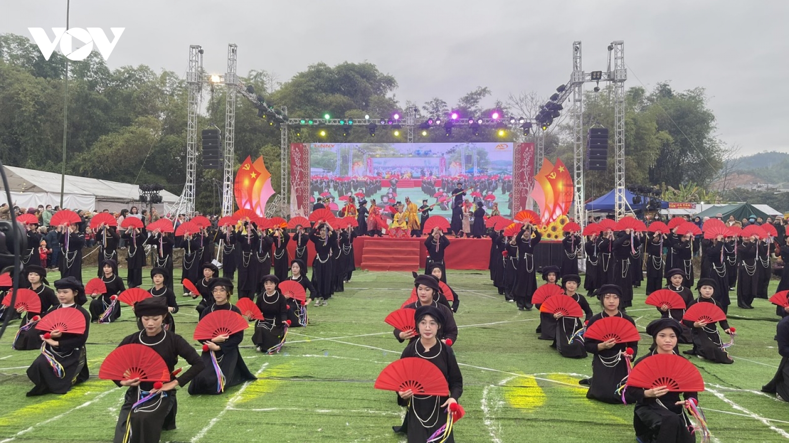 Giữ nét truyền thống trong Lễ hội Lồng Tồng Phủ Thông tại Bắc Kạn