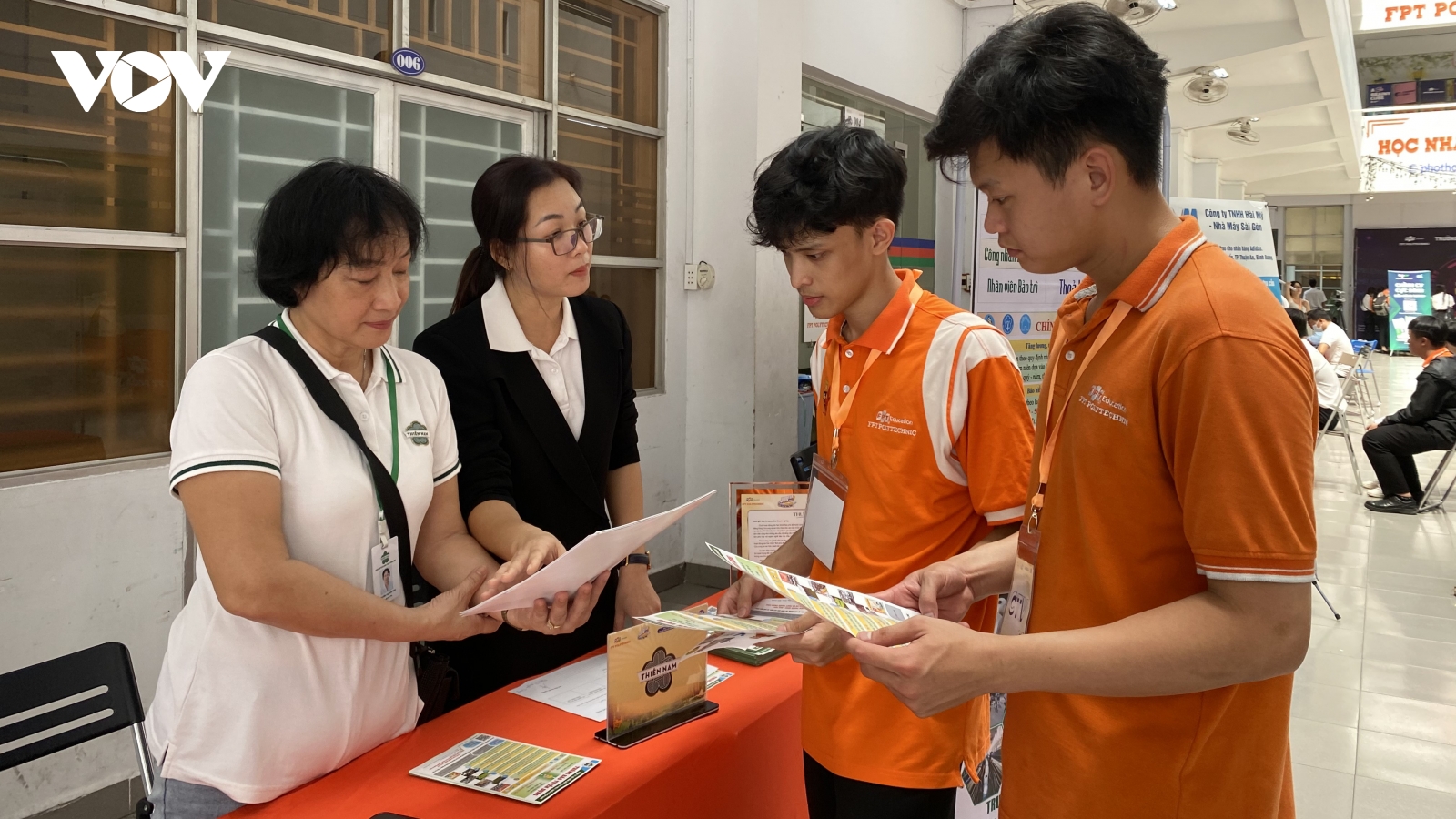 Hồ sơ hưởng trợ cấp thất nghiệp giảm 44% so với cùng kỳ