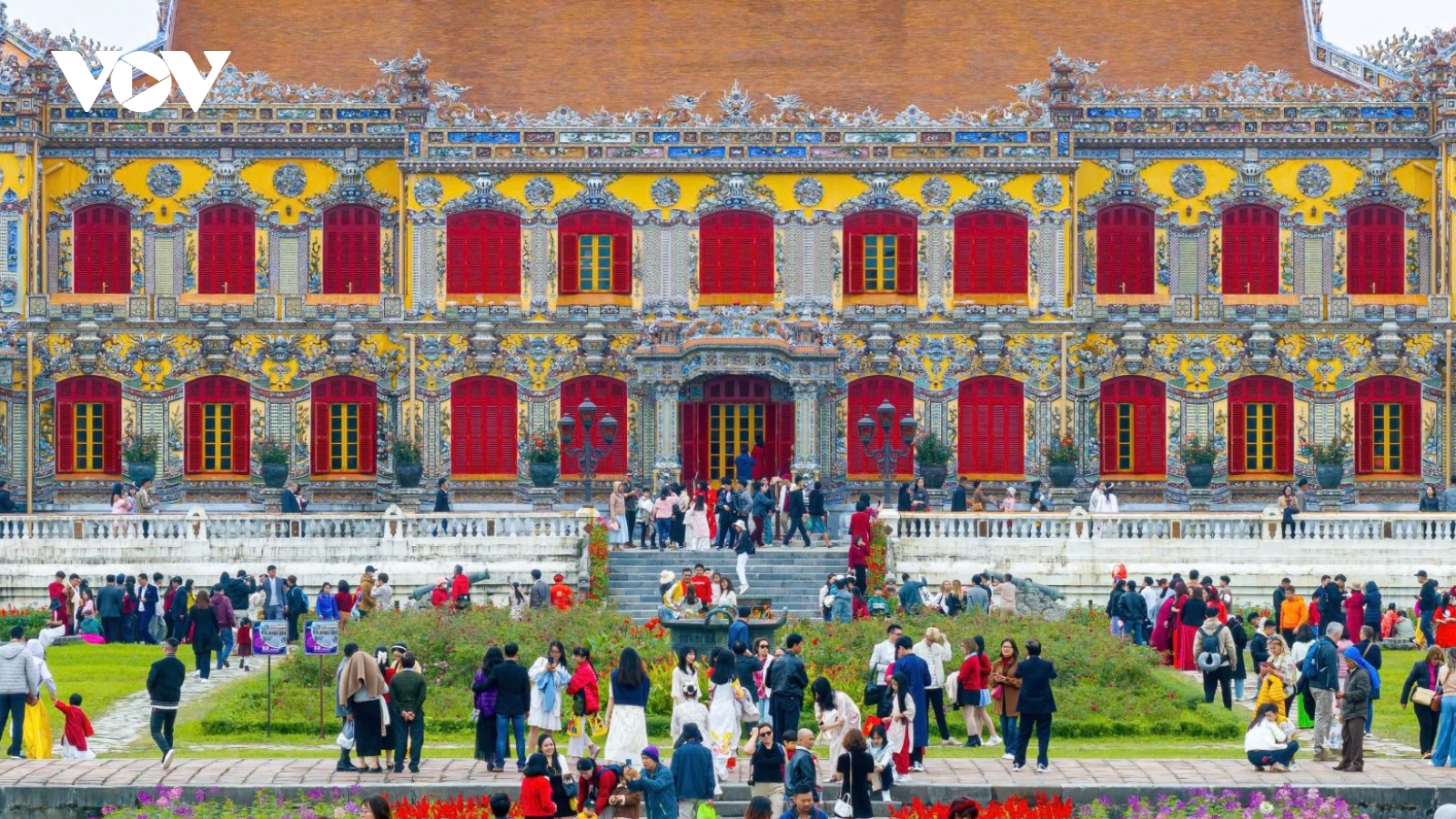 Du lịch nhộn nhịp dịp Tết Ất Tỵ