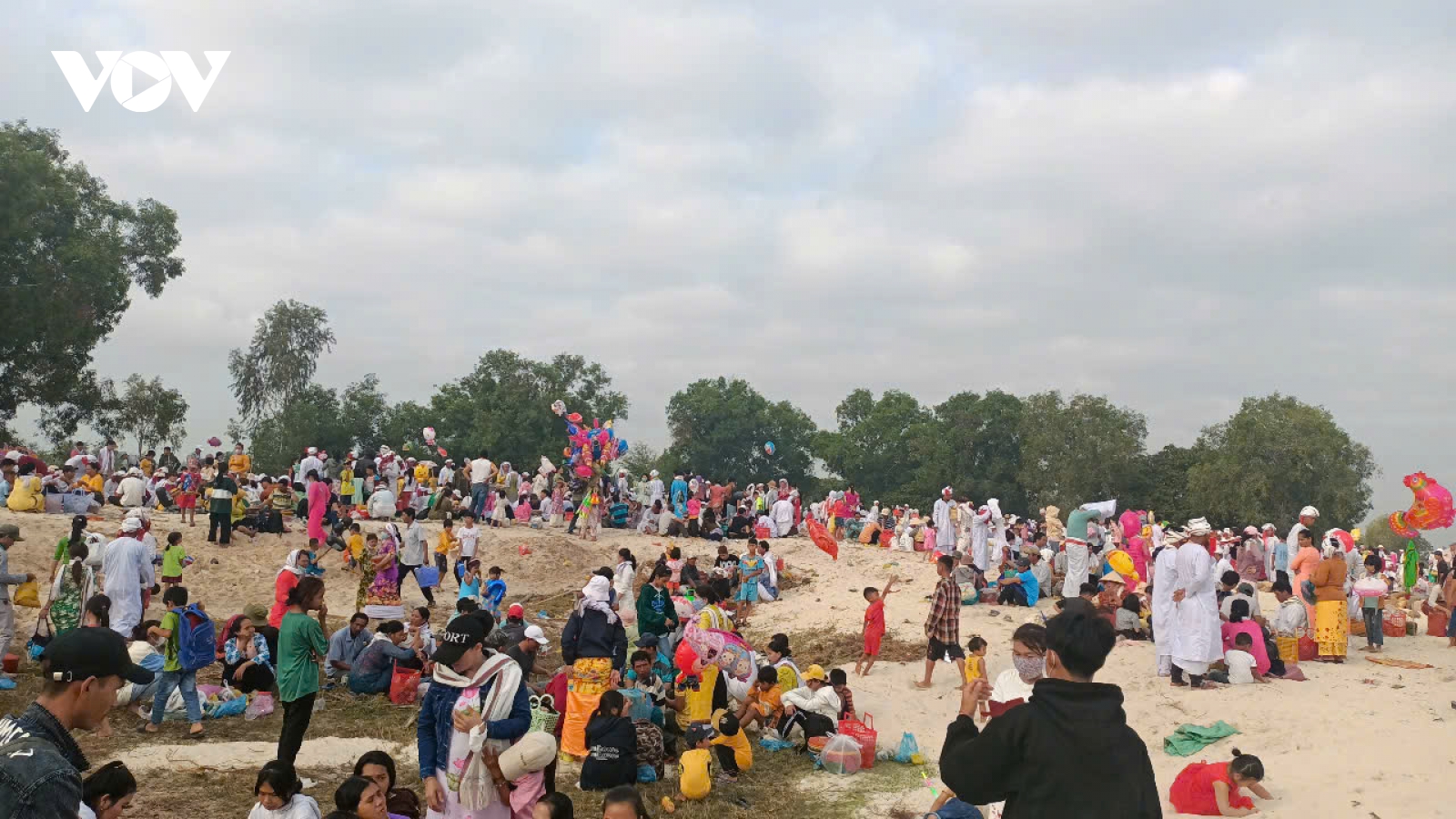 Đồng bào Chăm 2 tỉnh Ninh Thuận, Bình Thuận vui đón Ramưwan