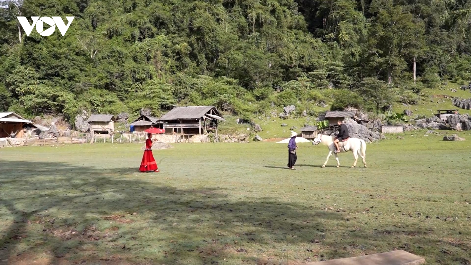 Hang Táu - điểm sáng phát triển du lịch của đồng bào Mông ở Sơn La