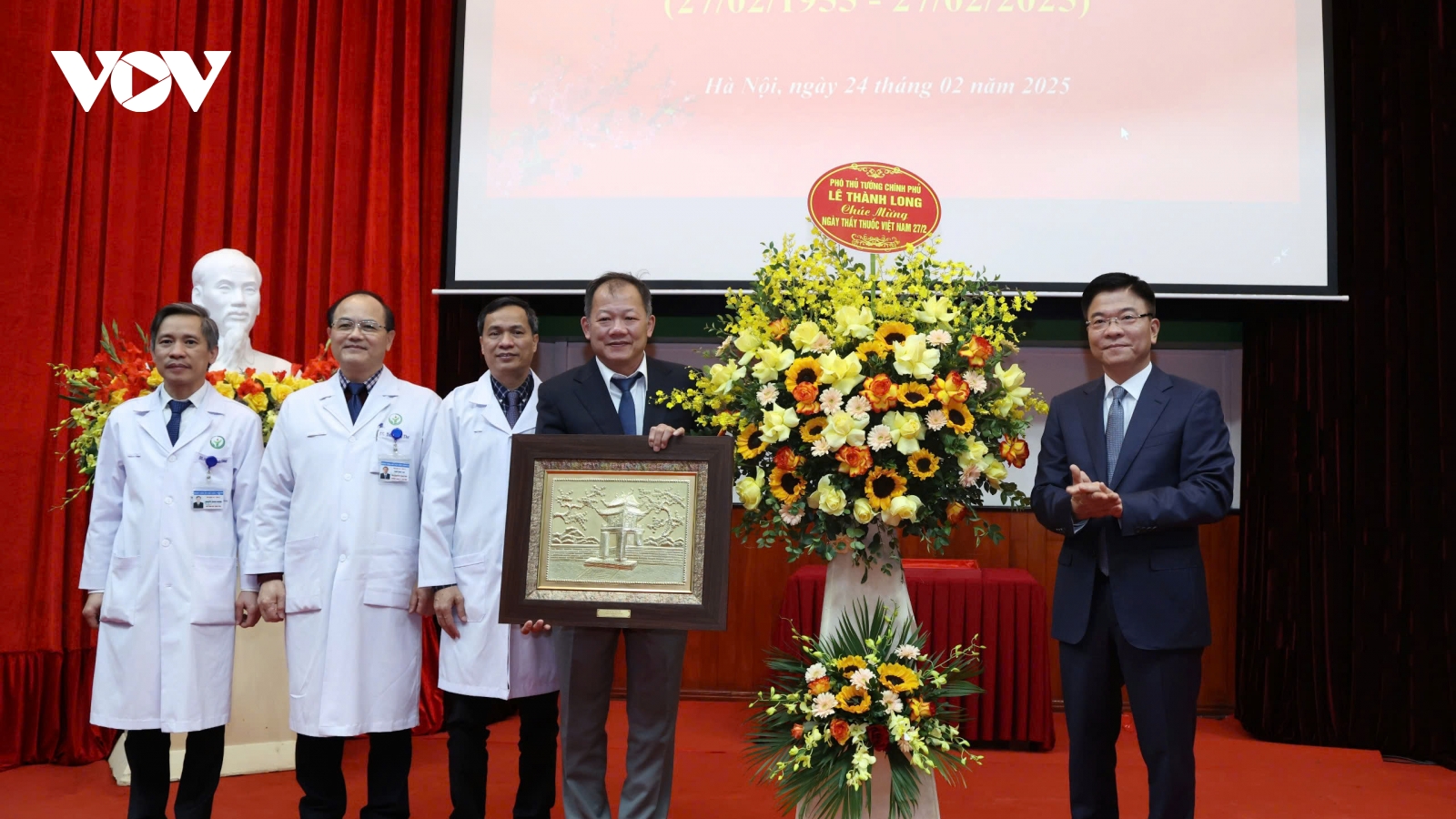 Phó Thủ tướng Lê Thành Long thăm BV Việt Đức nhân 70 năm ngày Nhà thuốc Việt Nam