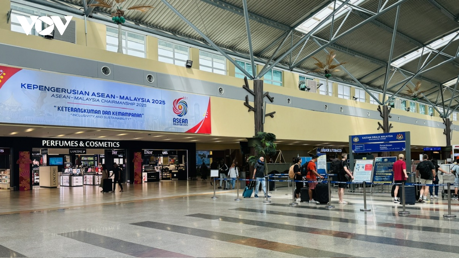 Khách quốc tế đến Malaysia tăng hơn 24% nhưng không đạt mục tiêu của năm 2024