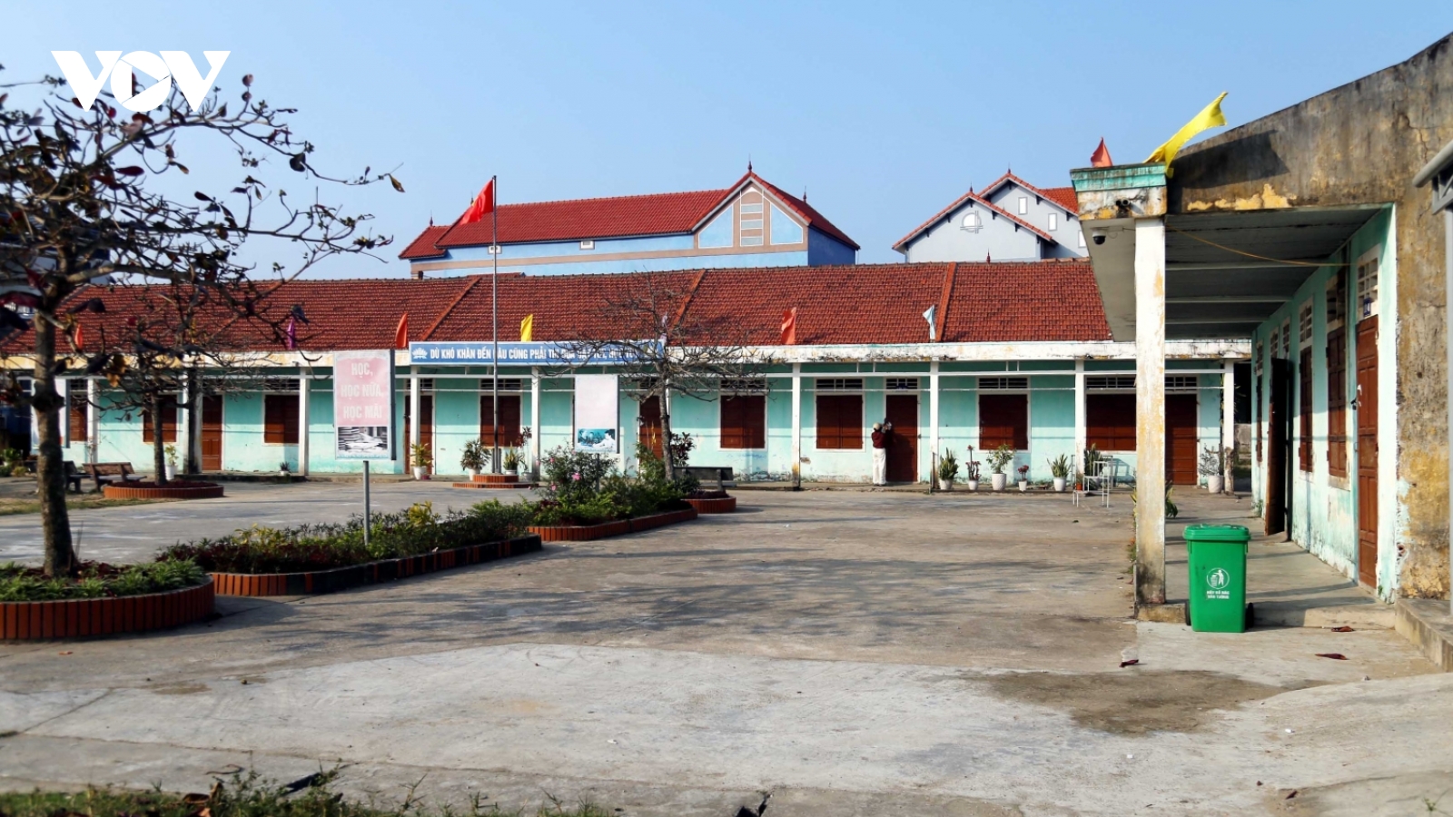 Quảng Bình: Vận động phụ huynh đưa 154 học sinh đến trường