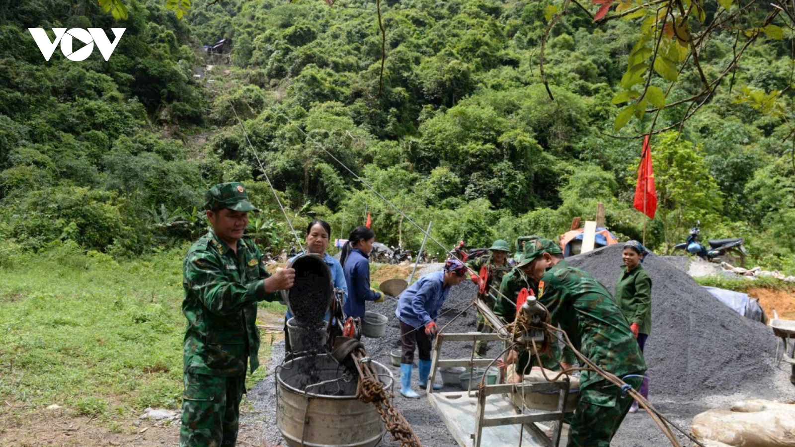 Thêm vững bước trên những nẻo đường tuần tra biên giới