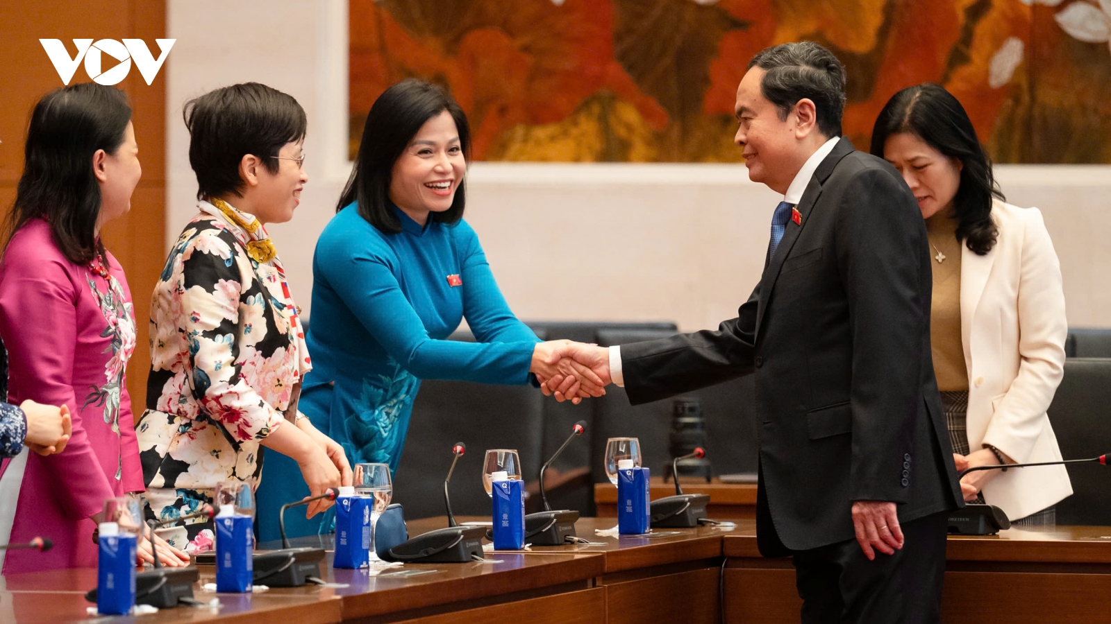 Chủ tịch Quốc hội Trần Thanh Mẫn gặp mặt chúc mừng nữ đại biểu Quốc hội