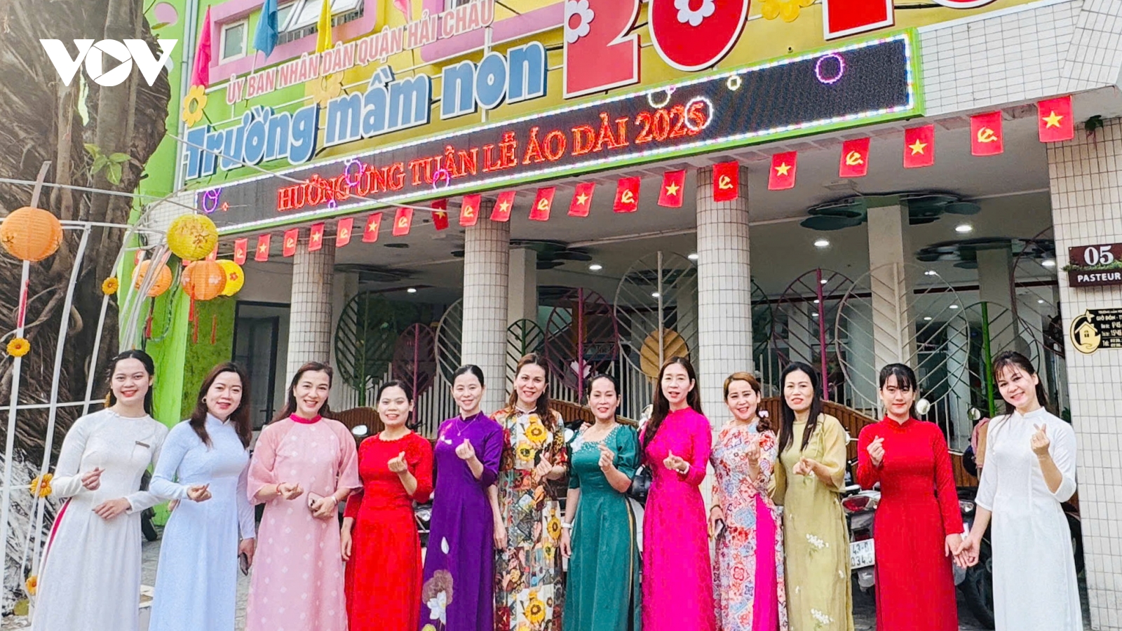 Phụ nữ Đà Nẵng hưởng ứng tuần lễ mặc áo dài