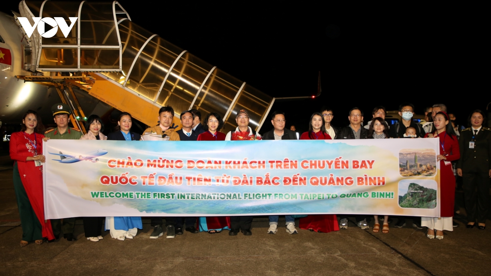 Đón chuyến bay quốc tế đầu tiên đến sân bay Đồng Hới