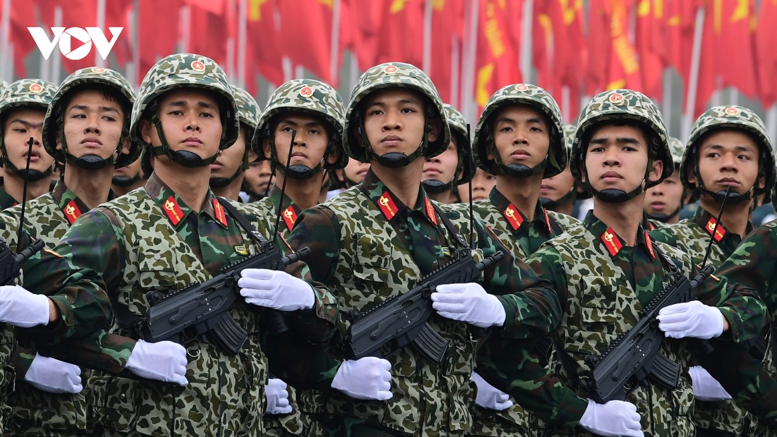 Hình ảnh hợp luyện diễu binh, diễu hành kỷ niệm 50 năm Ngày giải phóng miền Nam