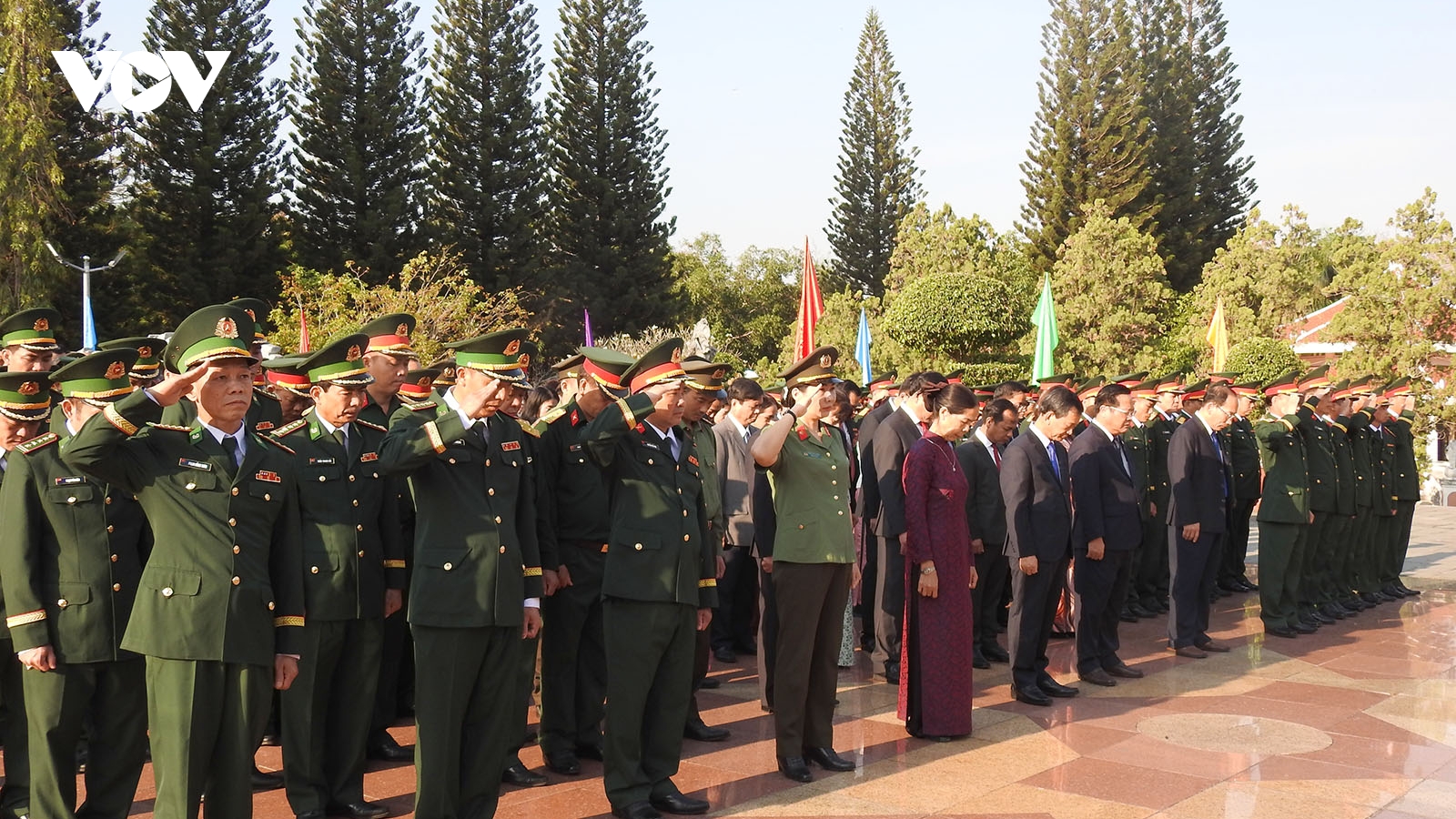 Lễ viếng tưởng niệm anh hùng liệt sỹ nhân kỷ niệm 50 năm giải phóng Kon Tum